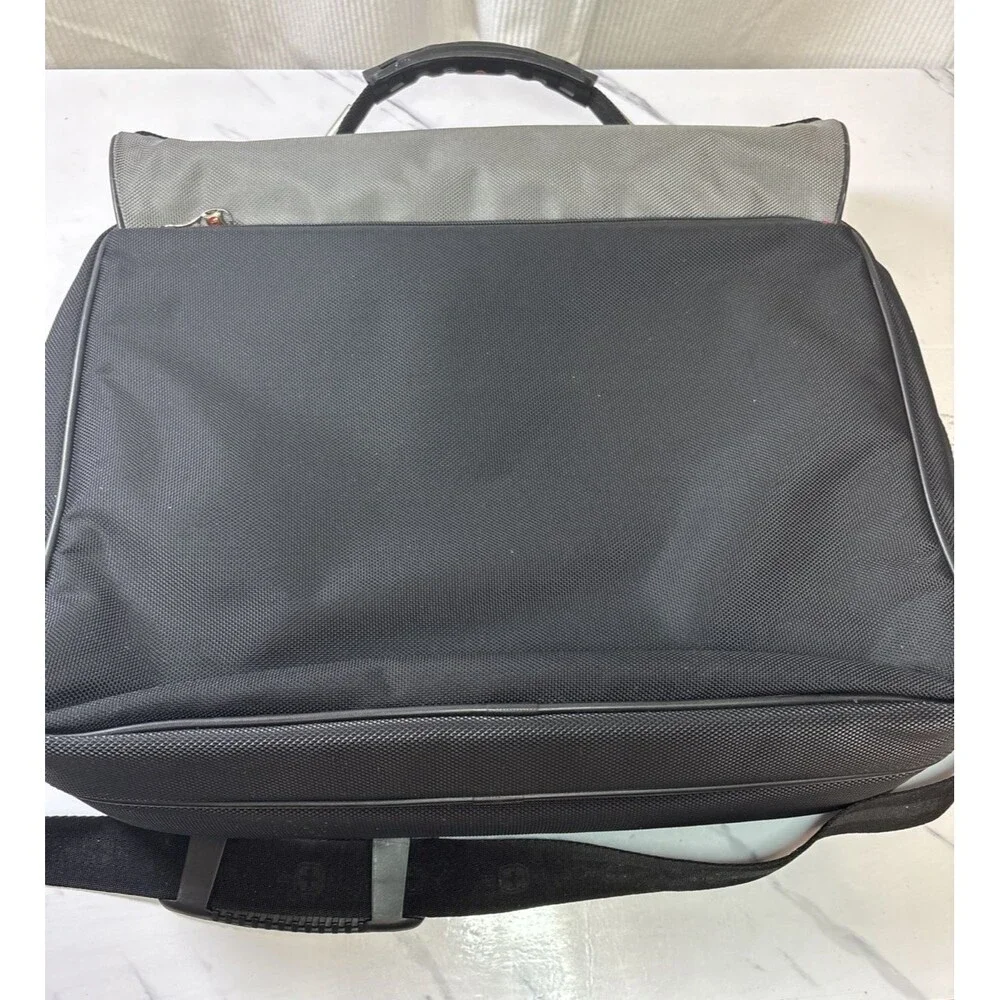 SwissGear Large Laptop Bag & Messenger 17x15x5 in With 14 Pockets. Used & Good.